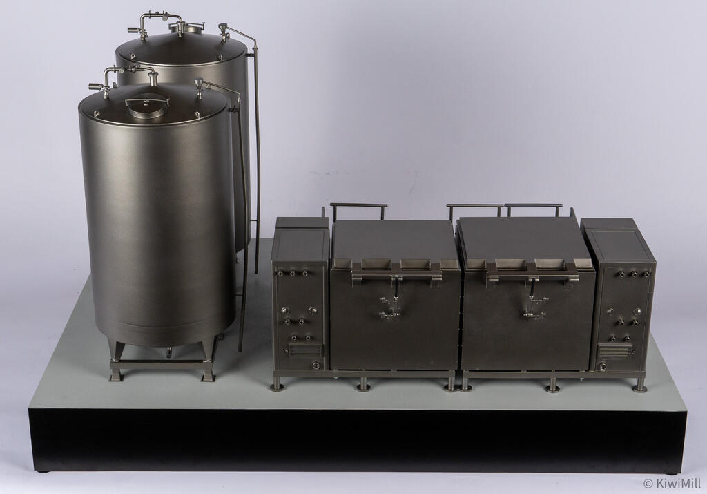 Straight rear elevation of the model, the cook tank's lid hinges and end cabinets beside the two water tanks